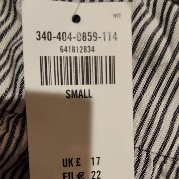 Hollister | Striped Ruffle Tie-Back Crop Tank - Picture 5 of 6